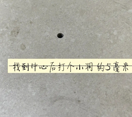 广丰瓷砖空鼓维修公司专业解答在瓷砖铺贴过程中，如果砂料搅拌不均匀，将会带来以下问题